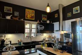 * EXCLUSIVE * Elegant Garden Bungalow T2 + 1 with Income Potential in Funchal * EXCLUSIVE * Elegant Garden Bungalow T2 + 1 with Income Potential in Funchal