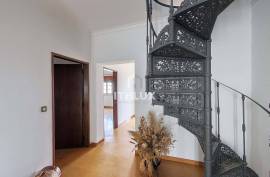 5 bedroom villa with garage located in Bairro Europa – Elvas - Portugal