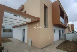 House T4 - new in Seixal - Fernão Ferro