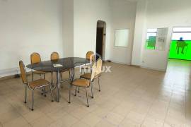 SHOP NEXT TO PINHAL NOVO TRAIN STATION ALREADY DIVIDED