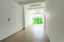 SHOP NEXT TO PINHAL NOVO TRAIN STATION ALREADY DIVIDED