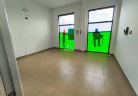 SHOP NEXT TO PINHAL NOVO TRAIN STATION ALREADY DIVIDED