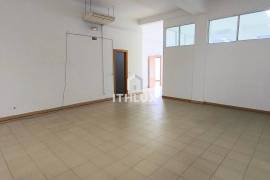 SHOP NEXT TO PINHAL NOVO TRAIN STATION ALREADY DIVIDED