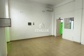 SHOP NEXT TO PINHAL NOVO TRAIN STATION ALREADY DIVIDED
