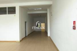 SHOP NEXT TO PINHAL NOVO TRAIN STATION ALREADY DIVIDED