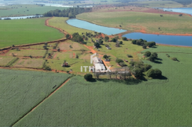 Furnas Peninsula: Luxury Farm with 1,481ha and 25km of Water Bank