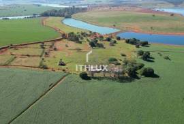 Furnas Peninsula: Luxury Farm with 1,481ha and 25km of Water Bank