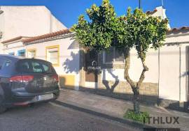House located in Vila Boim, Elvas with a gross private area of 67m2 and land of 358m2