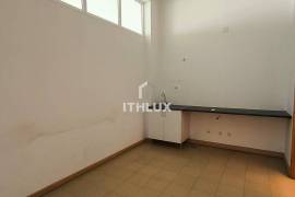 SHOP NEXT TO PINHAL NOVO TRAIN STATION ALREADY DIVIDED