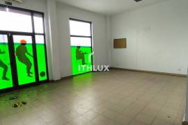 SHOP NEXT TO PINHAL NOVO TRAIN STATION ALREADY DIVIDED