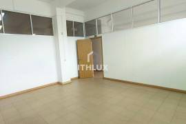SHOP NEXT TO PINHAL NOVO TRAIN STATION ALREADY DIVIDED