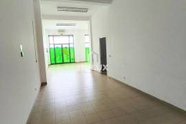 SHOP NEXT TO PINHAL NOVO TRAIN STATION ALREADY DIVIDED