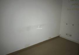 Shop in Quinta do Almirante, with smoke vent and garage