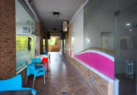 Shop in Quinta do Almirante, with smoke vent and garage