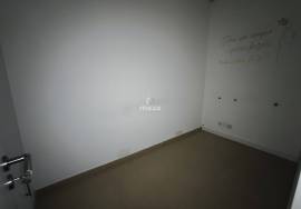 Shop in Quinta do Almirante, with smoke vent and garage