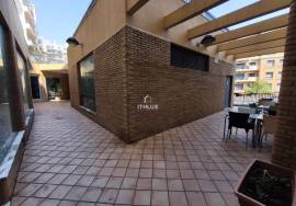 Shop in Quinta do Almirante, with smoke vent and garage