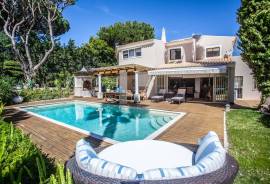 Walking distance to the sea