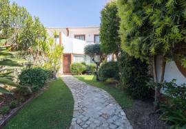 Charming 2 bedroom townhouse