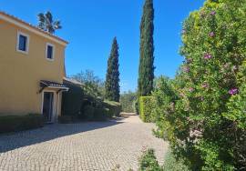 Charming Mediterranean 4 bedroom Villa with Exceptional Gardens near Santa Barbara de Nexe