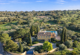 Charming Mediterranean 4 bedroom Villa with Exceptional Gardens near Santa Barbara de Nexe