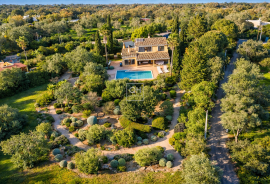 Charming Mediterranean 4 bedroom Villa with Exceptional Gardens near Santa Barbara de Nexe