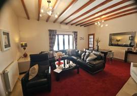 Charming Mediterranean 4 bedroom Villa with Exceptional Gardens near Santa Barbara de Nexe