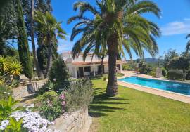 4-Bedroom Villa with Ocean Views & Exceptional Development Potential 4-Bedroom Villa with Ocean Views & Exceptional Development Potential