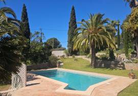 4-Bedroom Villa with Ocean Views & Exceptional Development Potential 4-Bedroom Villa with Ocean Views & Exceptional Development Potential