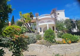 4-Bedroom Villa with Ocean Views & Exceptional Development Potential 4-Bedroom Villa with Ocean Views & Exceptional Development Potential