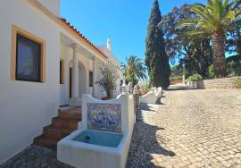 4-Bedroom Villa with Ocean Views & Exceptional Development Potential 4-Bedroom Villa with Ocean Views & Exceptional Development Potential