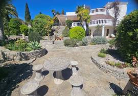 4-Bedroom Villa with Ocean Views & Exceptional Development Potential 4-Bedroom Villa with Ocean Views & Exceptional Development Potential