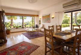 4-Bedroom Villa with Ocean Views & Exceptional Development Potential 4-Bedroom Villa with Ocean Views & Exceptional Development Potential