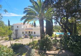 4-Bedroom Villa with Ocean Views & Exceptional Development Potential 4-Bedroom Villa with Ocean Views & Exceptional Development Potential