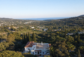 4-Bedroom Villa with Ocean Views & Exceptional Development Potential 4-Bedroom Villa with Ocean Views & Exceptional Development Potential