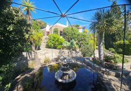 4-Bedroom Villa with Ocean Views & Exceptional Development Potential 4-Bedroom Villa with Ocean Views & Exceptional Development Potential