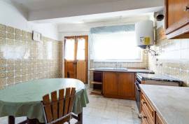 6 Bedroom Villa with Suite in the Heart of Benfica – Traditional Charm and Unique Space