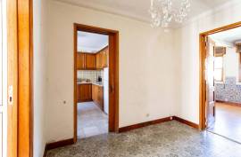 6 Bedroom Villa with Suite in the Heart of Benfica – Traditional Charm and Unique Space