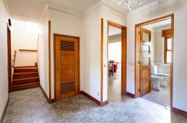 6 Bedroom Villa with Suite in the Heart of Benfica – Traditional Charm and Unique Space