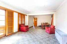 6 Bedroom Villa with Suite in the Heart of Benfica – Traditional Charm and Unique Space