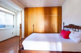6 Bedroom Villa with Suite in the Heart of Benfica – Traditional Charm and Unique Space