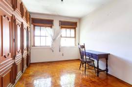 6 Bedroom Villa with Suite in the Heart of Benfica – Traditional Charm and Unique Space