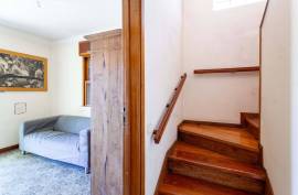 6 Bedroom Villa with Suite in the Heart of Benfica – Traditional Charm and Unique Space