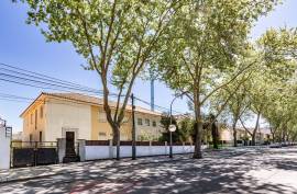 6 Bedroom Villa with Suite in the Heart of Benfica – Traditional Charm and Unique Space
