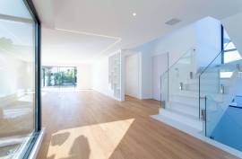 5 Bedroom Villa with Garden and Pool in Birre, Cascais