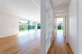 5 Bedroom Villa with Garden and Pool in Birre, Cascais