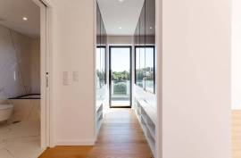 5 Bedroom Villa with Garden and Pool in Birre, Cascais