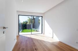 5 Bedroom Villa with Garden and Pool in Birre, Cascais