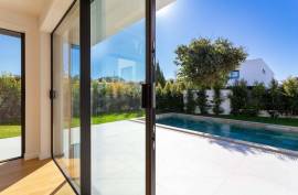5 Bedroom Villa with Garden and Pool in Birre, Cascais