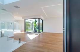 5 Bedroom Villa with Garden and Pool in Birre, Cascais