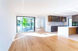 5 Bedroom Villa with Garden and Pool in Birre, Cascais
